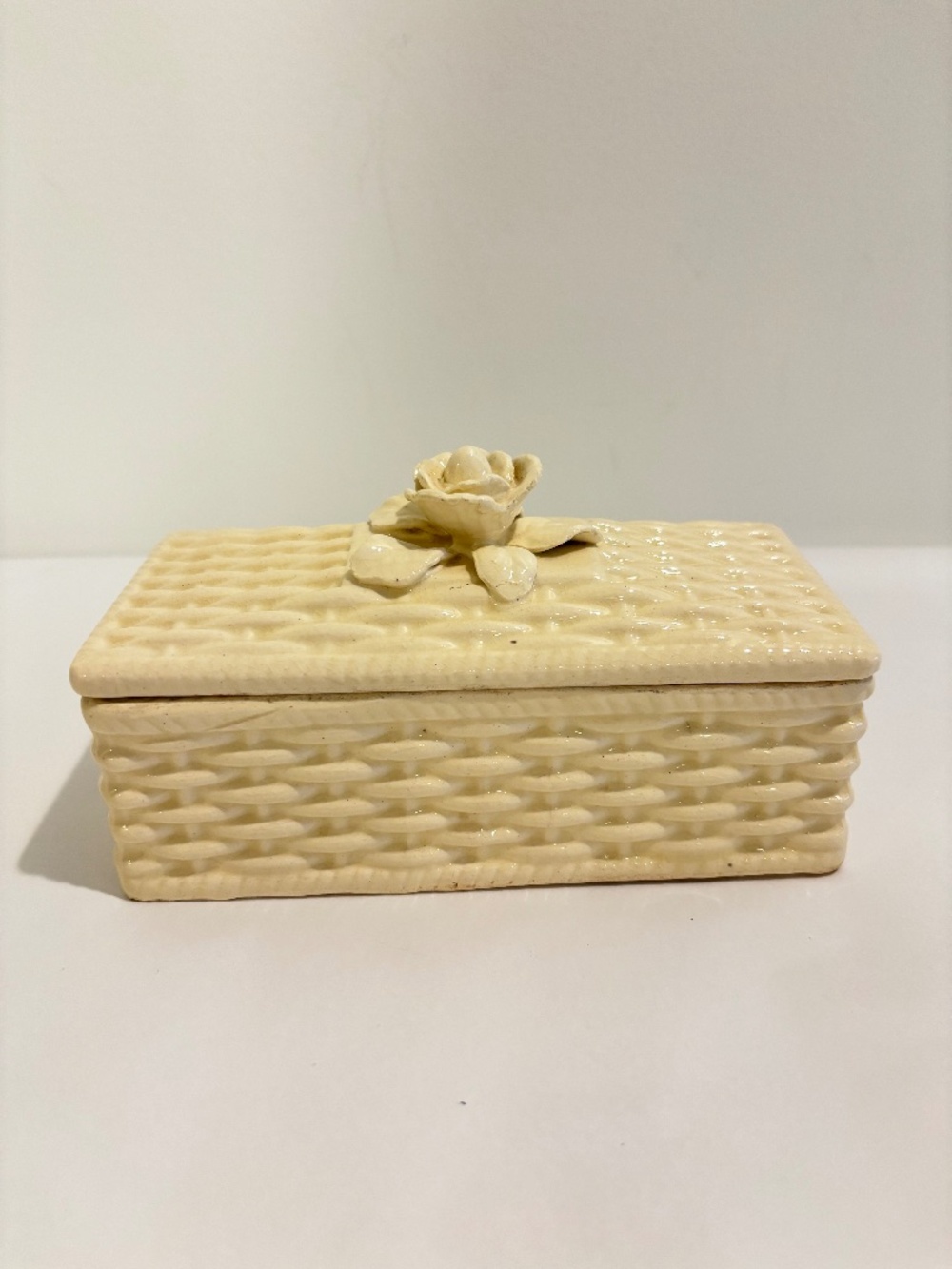 Vintage ceramic butter dish w/lid trinket dish faux woven floral handle on lid